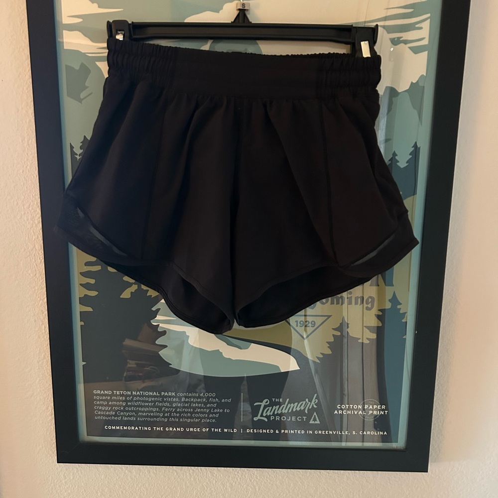 lululemon hotty hot Women's Black Athletic Shorts sz. 4 very good condition